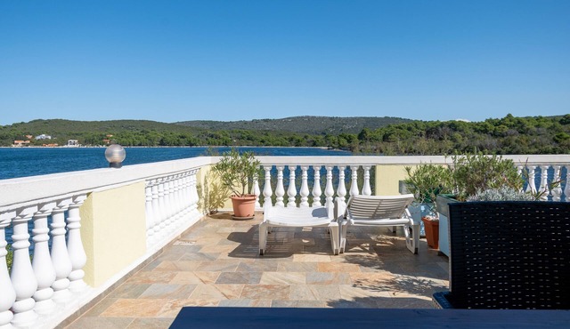 One bedroom apartment near beach Veli Rat, Dugi otok (A-438-c)