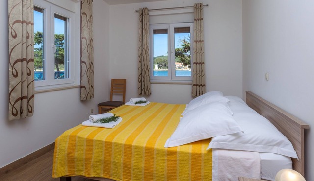 One bedroom apartment near beach Veli Rat, Dugi otok (A-11525-a)