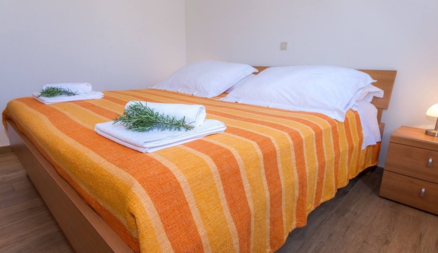 One bedroom apartment near beach Veli Rat, Dugi otok (A-11525-c)