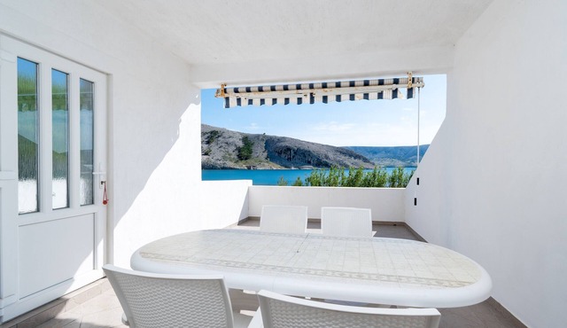 One bedroom apartment near beach Metajna, Pag (A-6395-b)