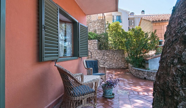 One bedroom apartment near beach Brela, Makarska (A-16950-b)