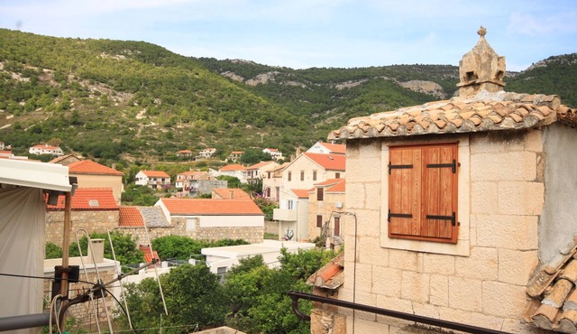 One bedroom apartment near beach Komiža, Vis (A-3035-a)