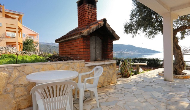 One bedroom apartment near beach Poljica, Trogir (A-10353-b)