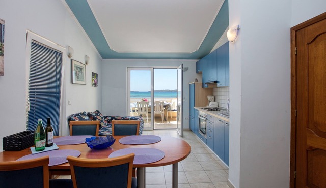 One bedroom apartment near beach Brodarica, Šibenik (A-15270-f)