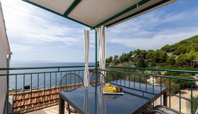 One bedroom apartment near beach Cove Tvrdni Dolac, Hvar (A-8703-a)