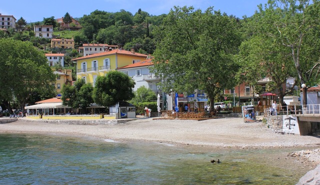 One bedroom apartment near beach Ika, Opatija (A-3426-a)