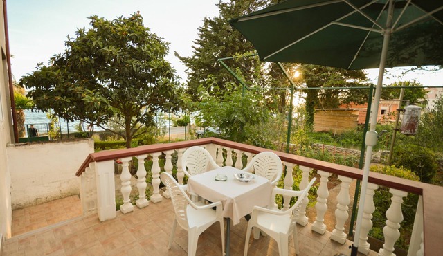 One bedroom apartment near beach Zadar - Diklo, Zadar (A-5925-b)