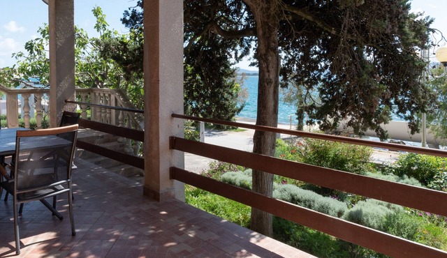One bedroom apartment near beach Zadar - Diklo, Zadar (A-5925-a)