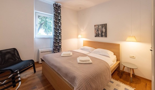 One bedroom apartment near beach Ika, Opatija (A-27482-a)