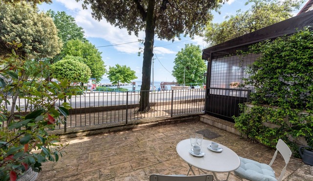 One bedroom apartment near beach Ika, Opatija (A-27482-b)
