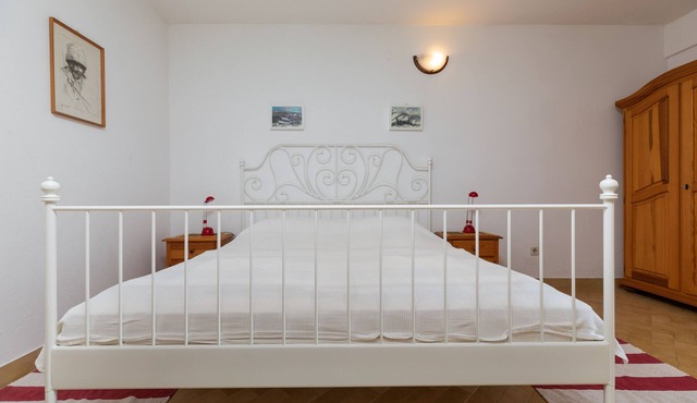 One bedroom apartment near beach Nemira, Omiš (A-2782-e)