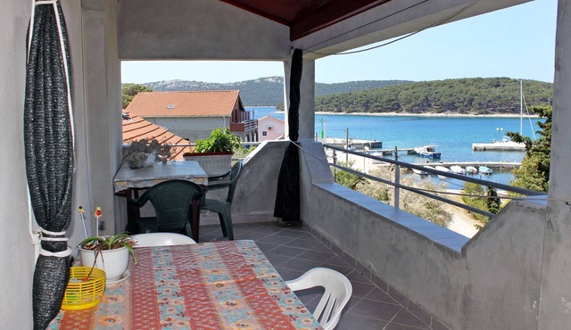 One bedroom apartment with terrace and sea view Brgulje, Molat (A-6250-a) in Brgulje