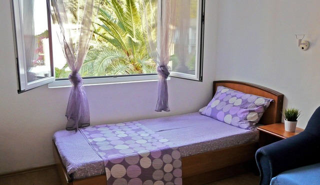 One bedroom apartment with balcony and sea view Drvenik Donja vala, Makarska (A-6756-a)