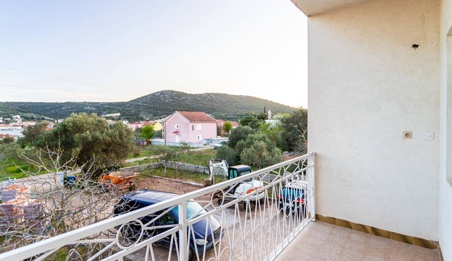 One bedroom apartment with balcony and sea view Vinišće, Trogir (A-1165-b)