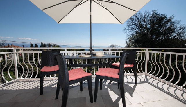 One bedroom apartment with terrace and sea view Ika, Opatija (A-7931-b)