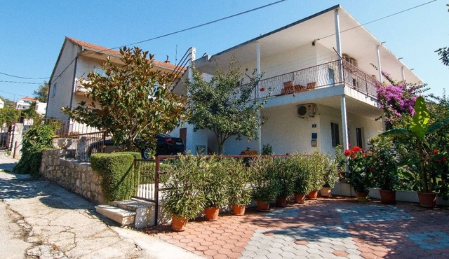 One bedroom apartment with terrace Marina, Trogir (A-1160-a)
