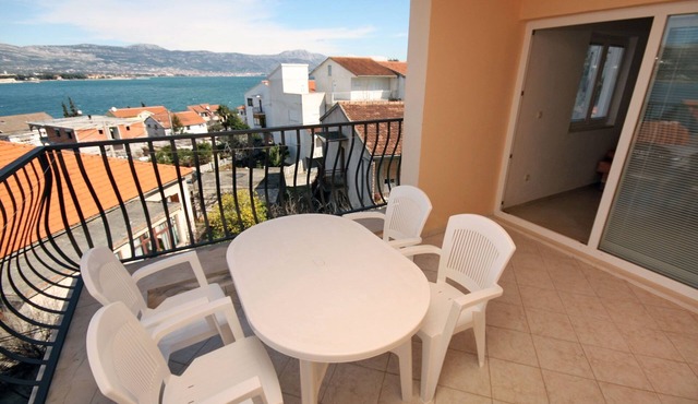 One bedroom apartment with terrace and sea view Mastrinka, Čiovo (A-4836-c)