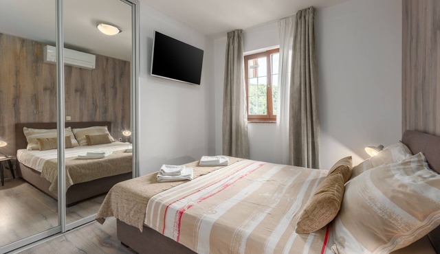 One bedroom apartment with balcony Vrsar, Poreč (A-17473-a)