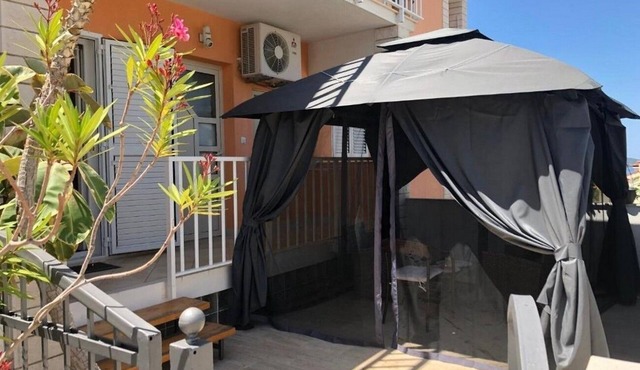 One bedroom apartment with hot tub Hvar (A-21877-d)