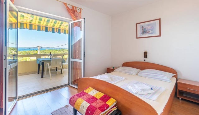 One bedroom apartment with terrace and sea view Lun, Pag (A-19358-d)