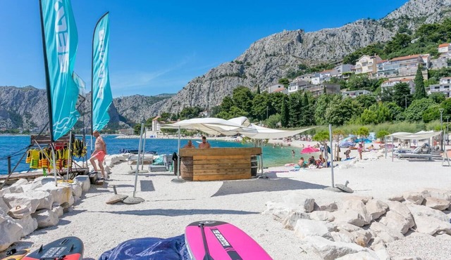 One bedroom apartment with terrace and sea view Omiš (A-15767-a)