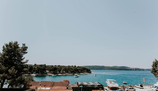 One bedroom appartement at Trogir 25 m away from the beach with sea view furnished balcony and wifi