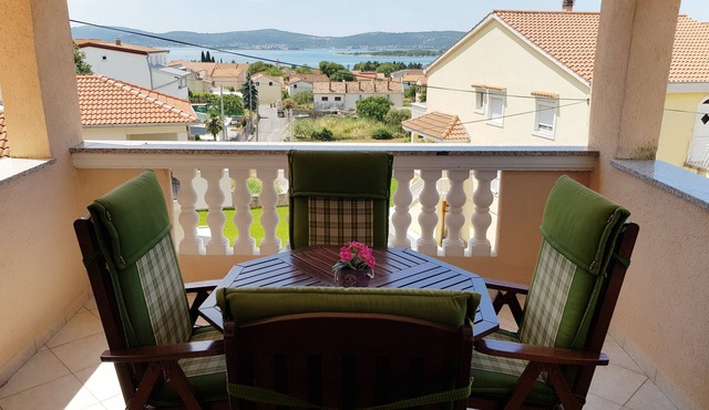 One bedroom apartment with terrace and sea view Sveti Filip i Jakov, Biograd (A-14353-a)