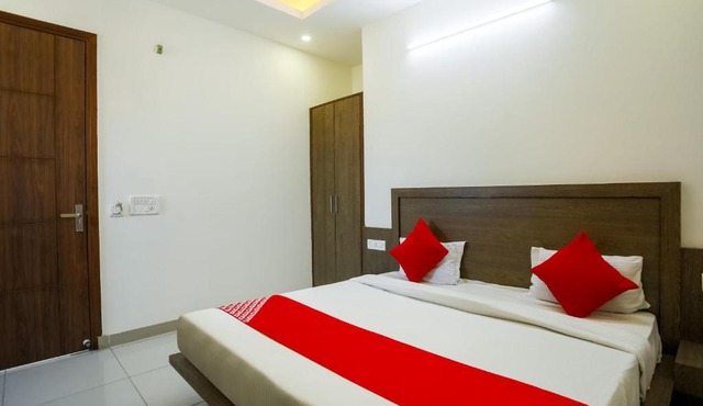 OYO Stars Villa in New Delhi