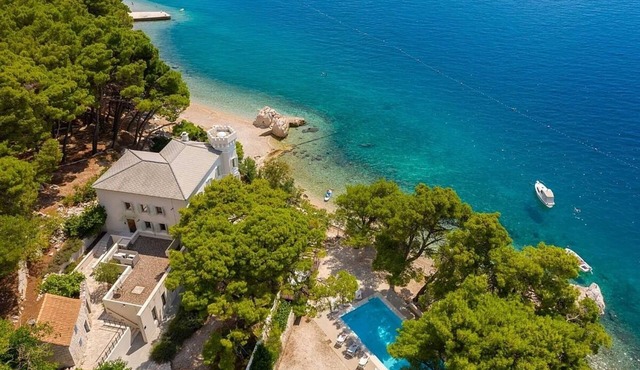 Palatial Beachfront Villa on the Omis Riviera - Private Pool, Sauna, Jacuzzi, Gym & Panoramic Views!