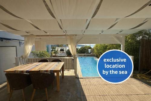 PAVI APARTMENTS Luxury apartment with a private pool