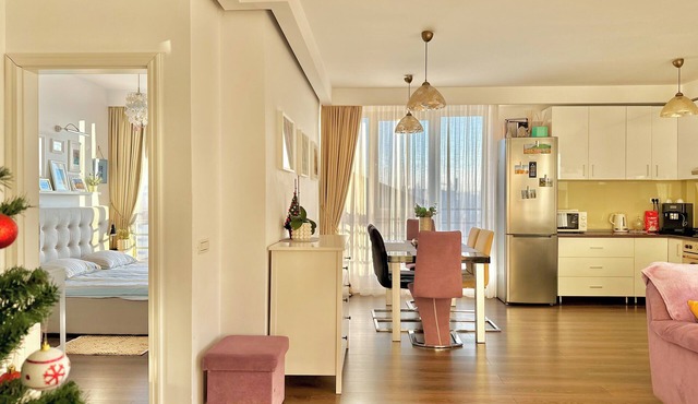 Peaceful 2-Bedroom Apartment with Stunning View of the Brasov Mountains in Brașov