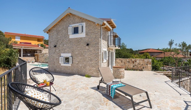 Peaceful stone nest with private heated pool
