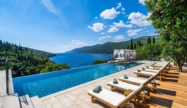 Peaceful Villa Palma with infinity pool in Dubrovnik, sea view, family, bbq in Gruda