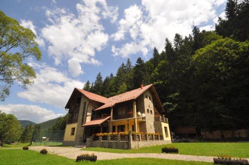 Pensiunea Denisa in Lunca Bradului