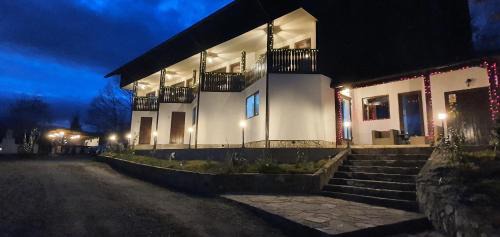 Pensiunea Sara pe deal in Hangu