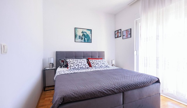 Perfect 3-bedroom house with pool, WiFi, fitness room in peaceful Šestanovac in Sestanovac