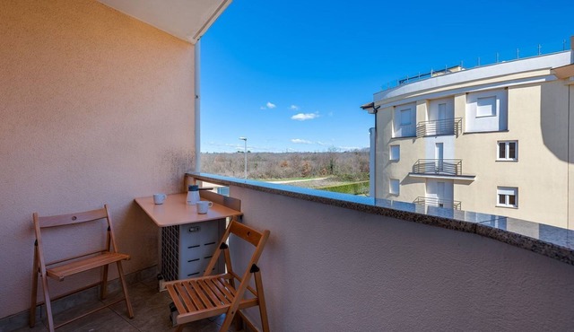 Perfect apartment for playing tennis and only 200 metres from the beach