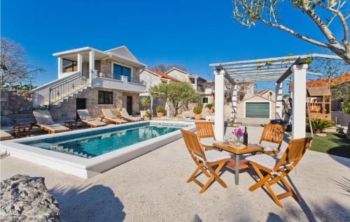 Pet Friendly Home In Bogomolje