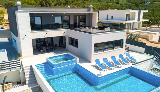 Pet friendly home in Makarska with sauna in Makarska