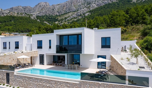 Pet friendly home in Omis with sauna