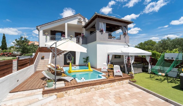 Pet friendly home in Tinj