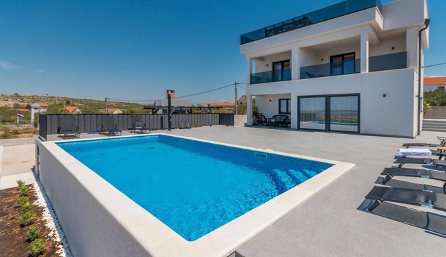 Pet friendly home in Tinj