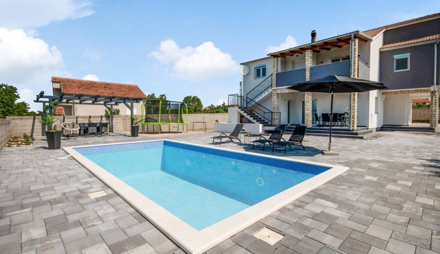Pet friendly home in Tinj