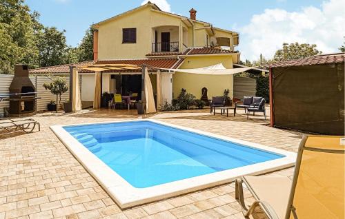Pet Friendly Home In Zeliski in Želiski