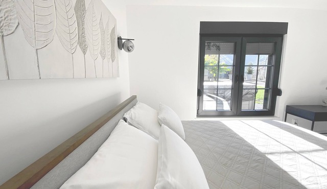 Petite Mansion - Welcoming 1-bedroom house with Hot Tub in charming Našice