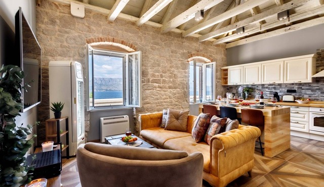 Phenomenal Pucisca Villa | Lighthouse St. Nicholas | 2 Bedrooms | Floor Heating in Pucisca