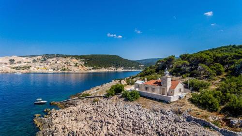 Phenomenal Pucisca Villa Lighthouse St Nicholas 2 Bedrooms Floor Heating in Pučišća