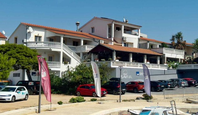 Plavi Val Apartments in Tribunj