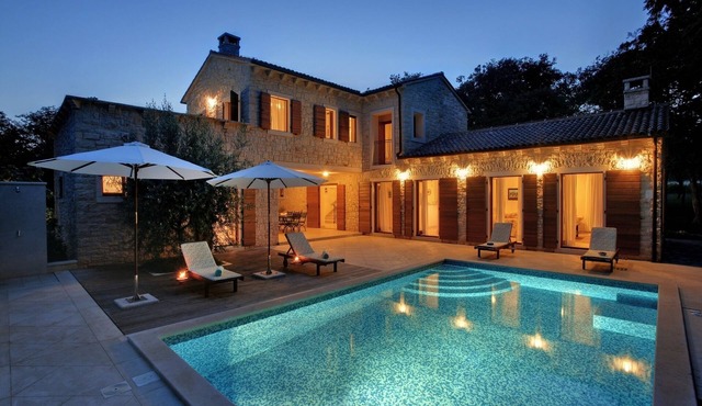 Privacy 5* Villa with 9.000m2 Garden, In-Villa Massage, Bikes, 300m to the Beach