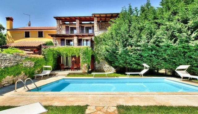 Private pool, 6 km to the beach, 6-8 people, free WiFi, garden
